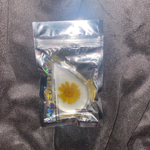 🦋Brand New 5 piece makeup bundle! - Picture 8 of 8